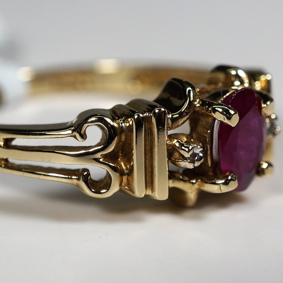 10KY Gold Genuine Ruby & Diamond Ring - Picture 4 of 7